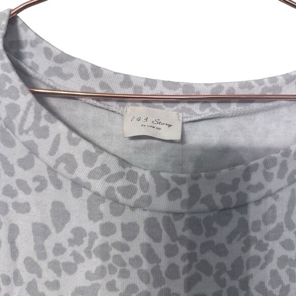 143 Story by Line up animal print lightweight sweatshirt size small - Picture 3 of 6